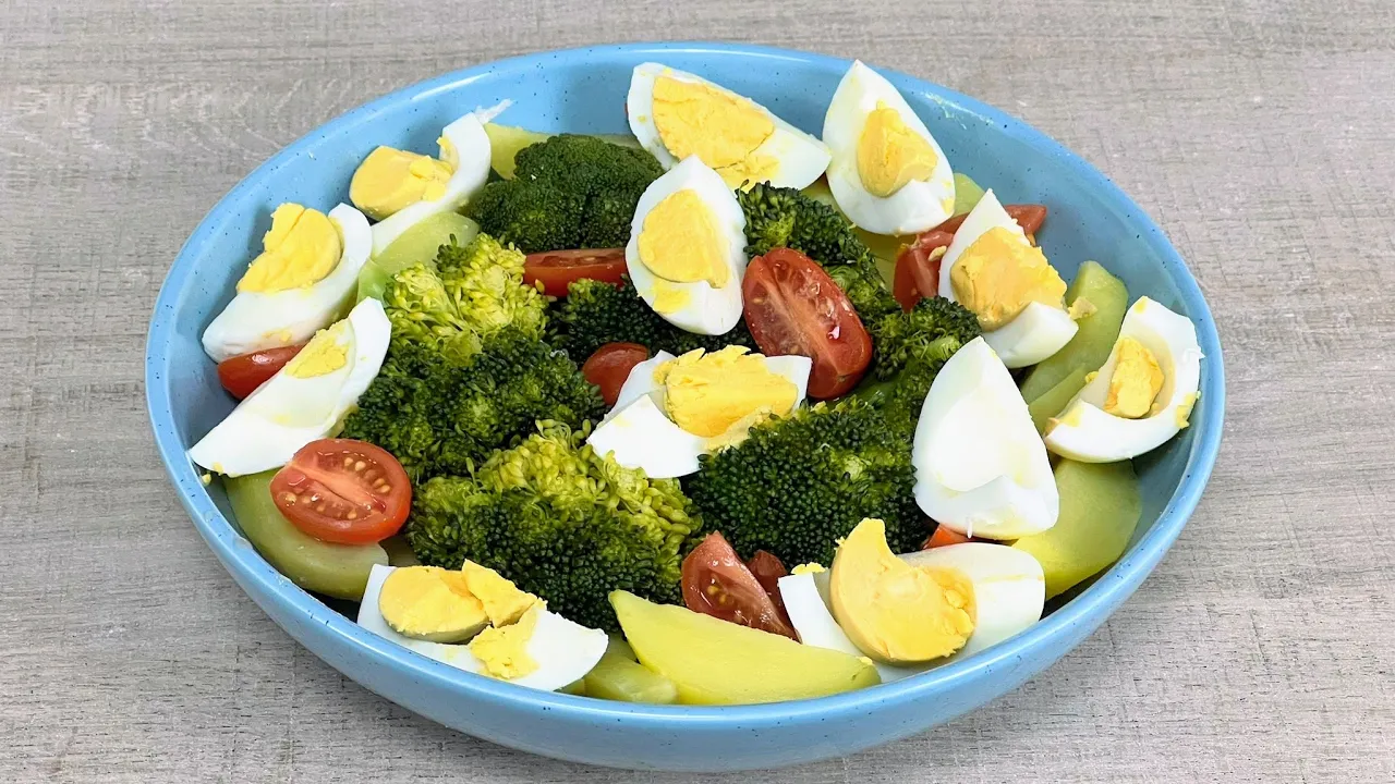 Aprenda como fazer uma salada deliciosa e a receita de salada de feijão frade com atum, fica maravilhoso alem de tudo é nutritiva e leve para todos os dias
